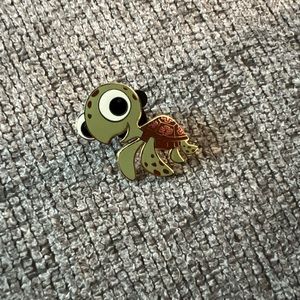 Disneyland Hong Kong Finding Nemo Squirt Trading Pin